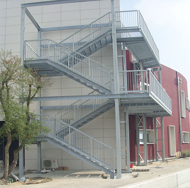 Scala in acciaio realizzata da Ceoldo — foto 15