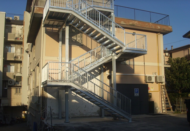 Scala in acciaio realizzata da Ceoldo — foto 22