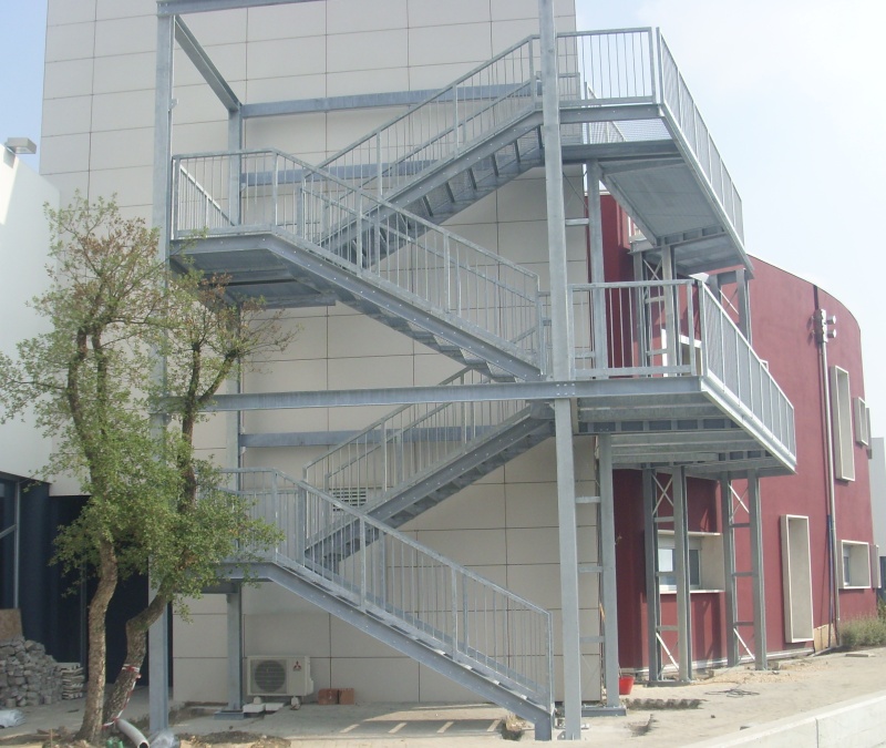 Scala in acciaio realizzata da Ceoldo — foto 26