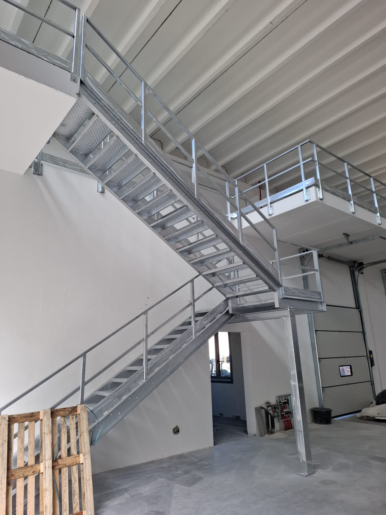 Scala in acciaio realizzata da Ceoldo — foto 39
