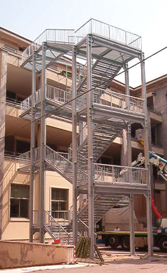 Scala in acciaio realizzata da Ceoldo — foto 9