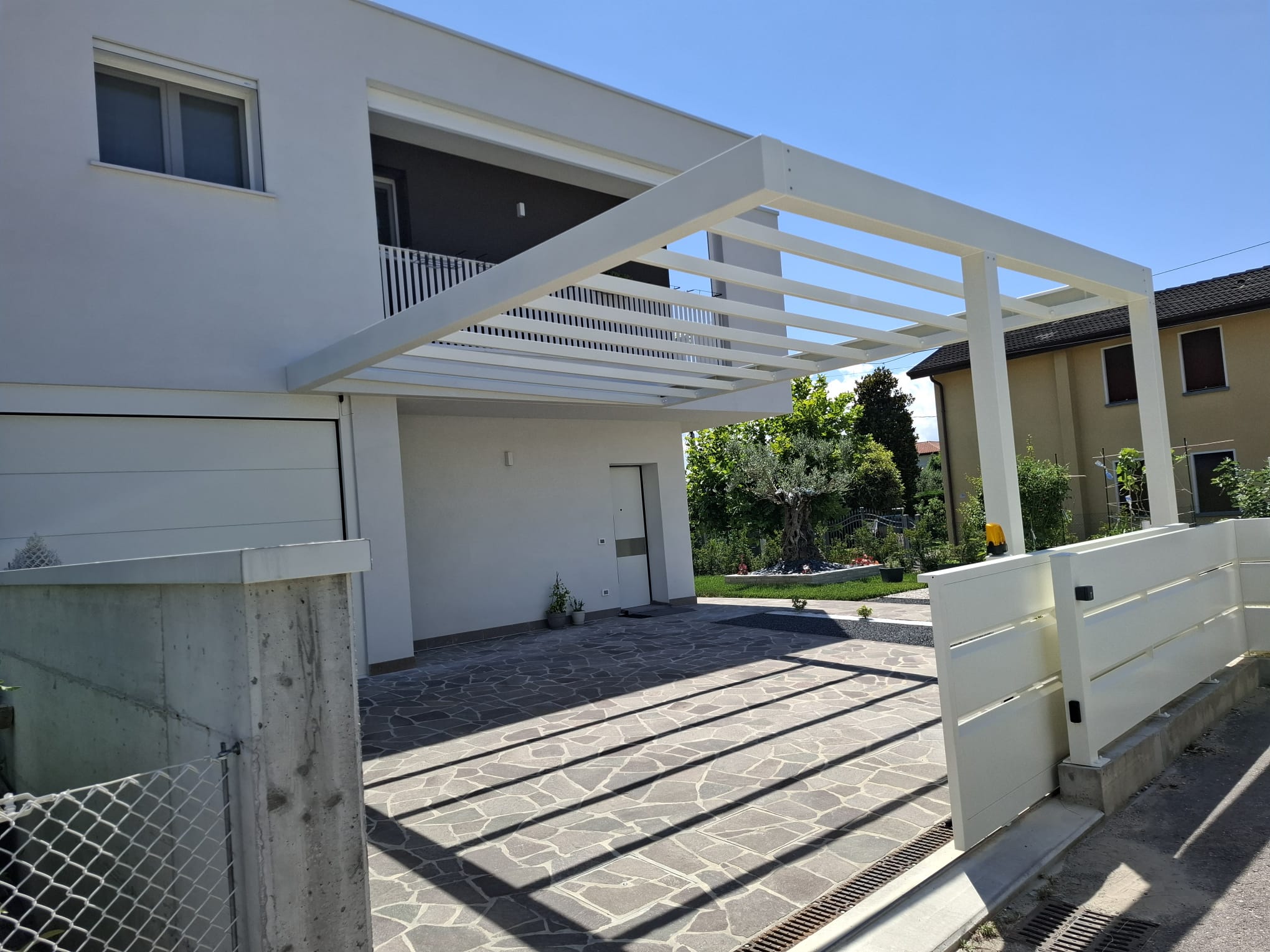 Tettoia o pergola in acciaio realizzata da Ceoldo — foto 24